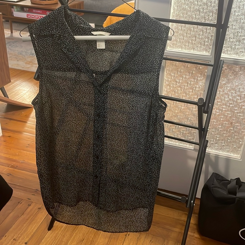 H & M top size 4